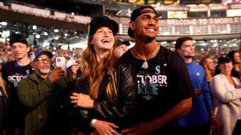 julio rodriguez jordyn|Julio Rodriguez and girlfriend Jordyn announces wedding date as。